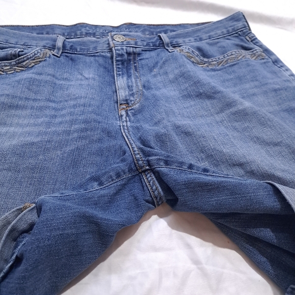 Eddie Bauer | Blue embroidered women's jean shorts pinned up sides - Picture 3 of 8